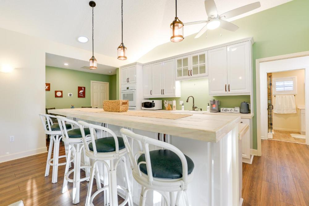 Pet-Friendly Fort Pierce Home with Screened Porch!